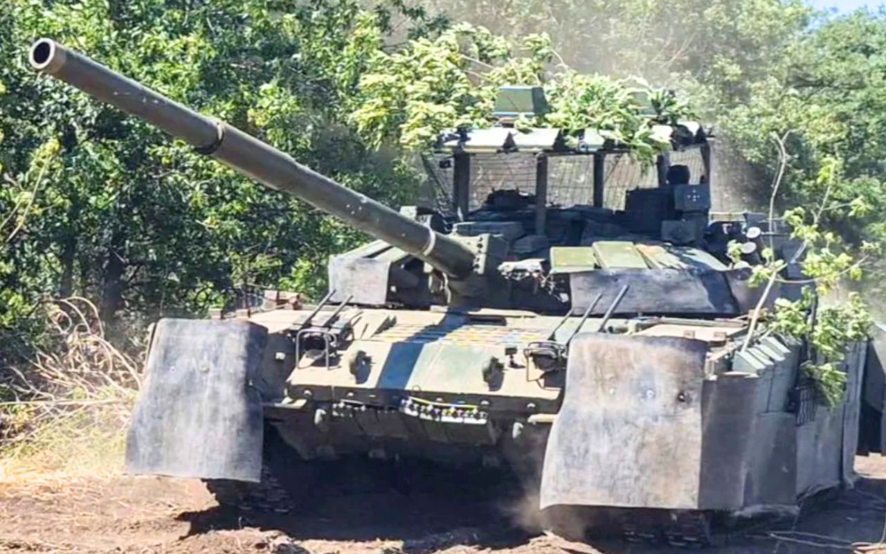 La Russie jure que ses nouveaux chars T-72B3A abattent les drones, mais ses propres experts n'y croient pas