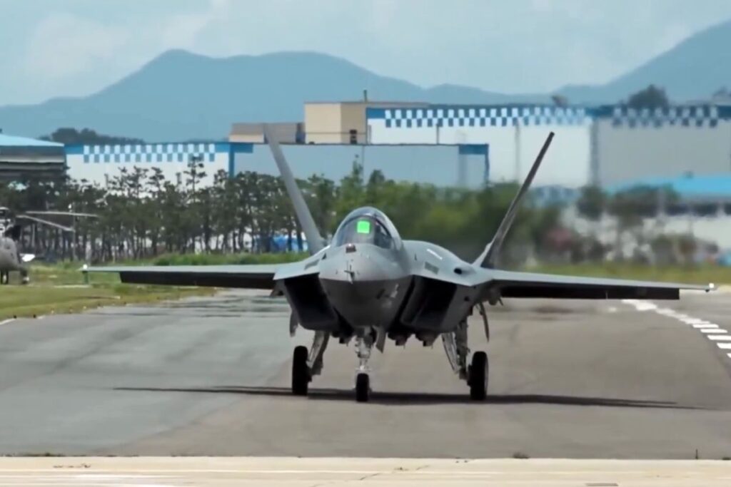 Le KF-21 Boramae (anciennement appelé KF-X) est un avion multirôle de génération 4,5+.