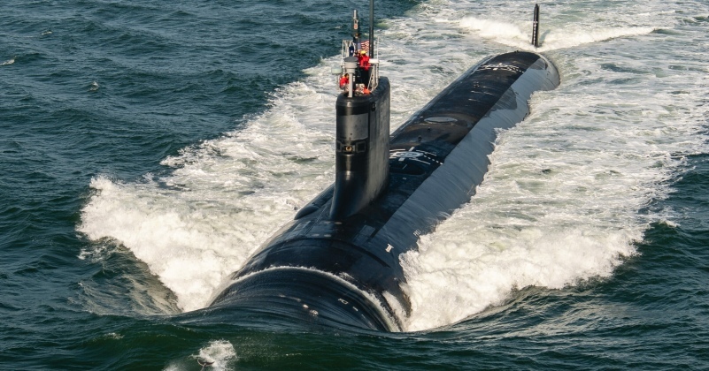 Sous-marin d'attaque à propulsion nucléaire de classe Virginia de l'US Navy. Ce type de sous-marin doit être basé en permanence en Australie