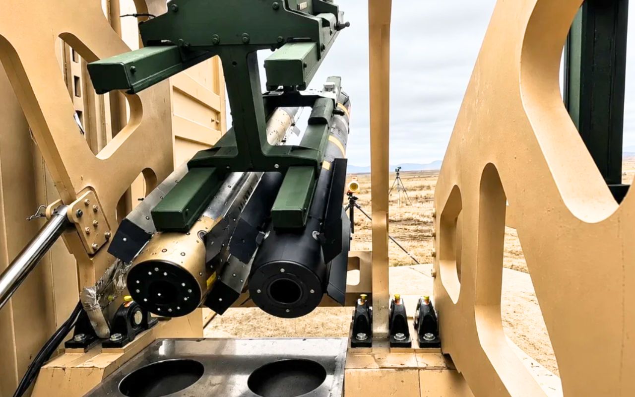 Ce conteneur maritime cache huit missiles capable de frapper au sol et abattre des drones