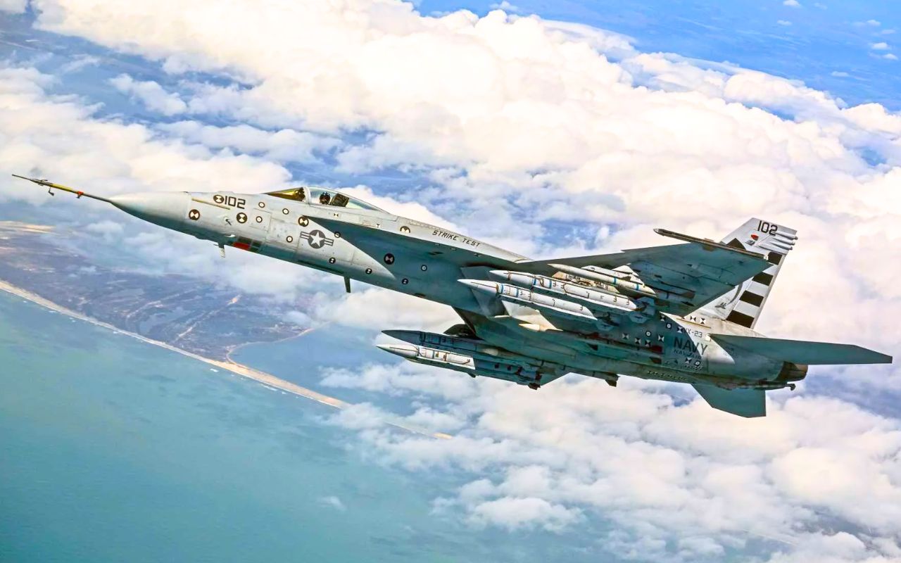 Ce missile américain peut abattre un avion situé à 463 kilomètres, soit la distance Paris-Lyon