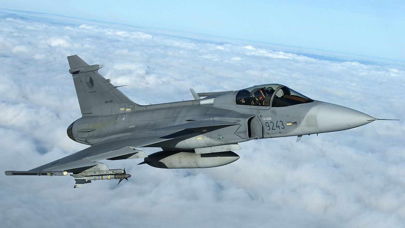 Ce concurrent européen du Rafale entend bien relancer la « guerre des avions de chasse » en doublant la production de son Gripen à 30 appareils annuels
