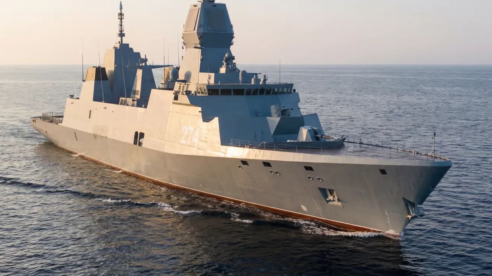 La nouvelle frégate polonaise est petit bijou de technologie qui sera pilotée grâce au savoir-faire français de Thales