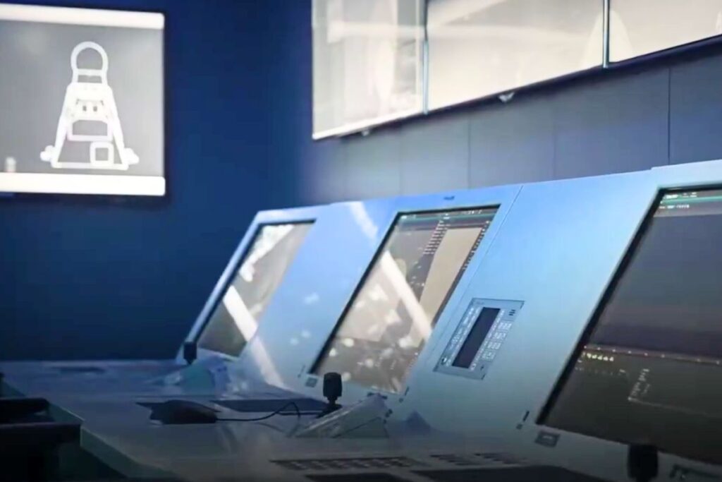 TACTICOS est le système de gestion de combat naval de Thales. Véritable centre nerveux du navire, il connecte capteurs et effecteurs et centralise les informations nécessaires à la prise de décision. Flexible et interopérable, il équipe plus de 200 navires appartenant à plus de 25 marines, des patrouilleurs côtiers aux frégates et destroyers.