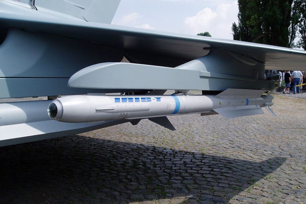 Maquette d'un missile IRIS-T - crédit : Photo prise le 16 juillet 2005 à Coblence par Owly K.