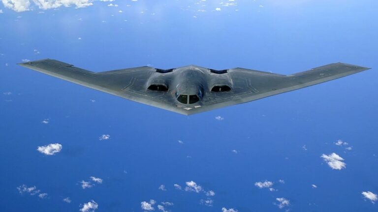 Le B-2 Spirit, avion le plus cher du monde, a un défaut qui va coûter encore 34,6 millions de dollars aux États-Unis : les contrails