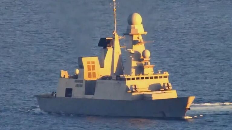 La France et le Royaume-Uni ont mis « le paquet » lors de cet exercice en mer qui aura rassemblé six navires dont un porte-hélicoptères Mistral : WILDFIRE 26.2