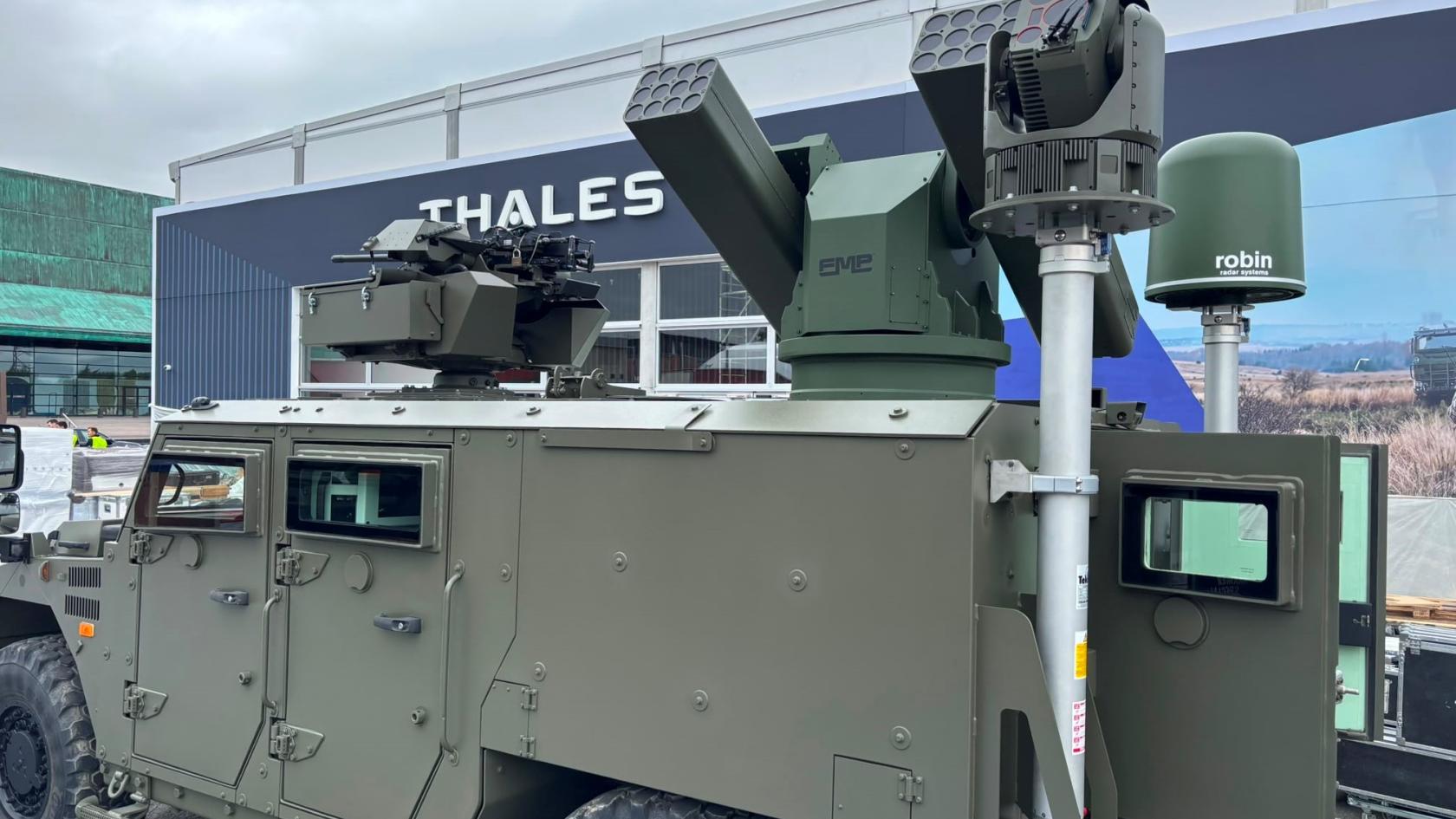 Thales lance un système de défense aérienne mobile à frappe rapide pour la protection contre les drones