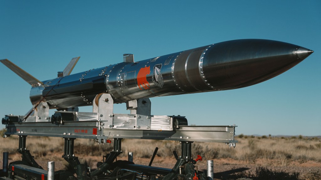Le démonstrateur de missiles rapides abordables d'Ursa Major, propulsé par le moteur de fusée liquide Draper de l'entreprise. États-Unis Armée via Ursa Major
