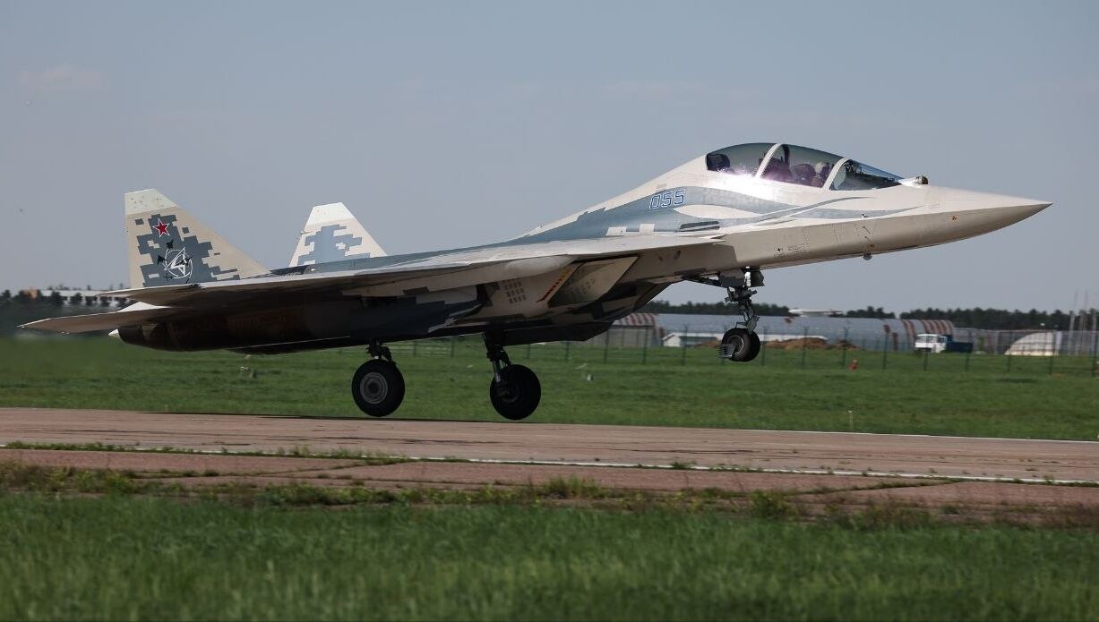 Prototype de chasseur biplace Su-57D