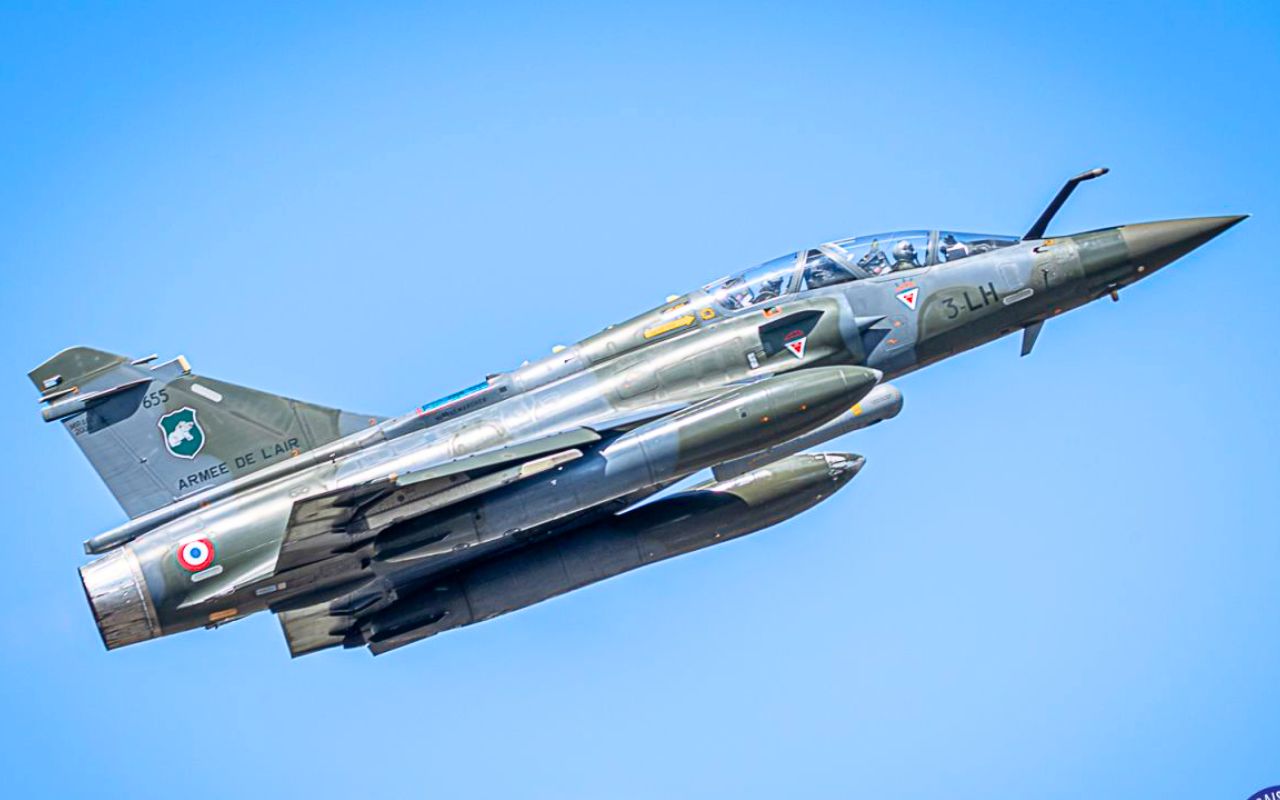 Le Rafale prête son œil le plus perçant au Mirage 2000D, qu'il était pourtant censé remplacer