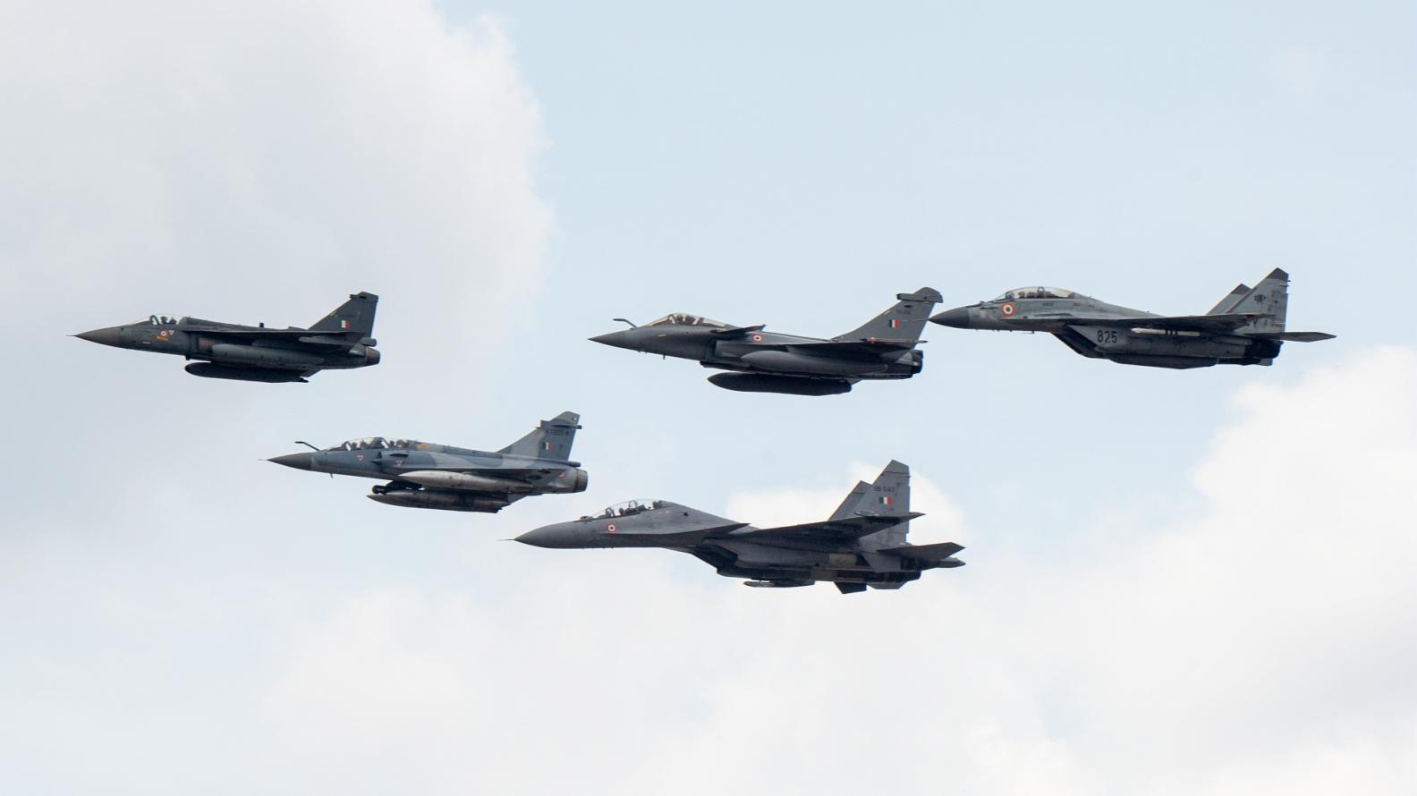 Patrouille d'avions de combat français et indiens lors de l'exercice Tarang Shakti (Source : DGA)