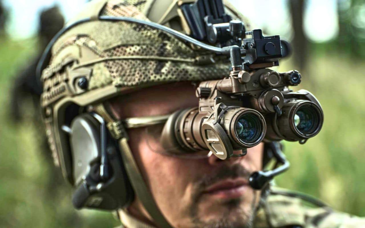 La France arme l’Europe pour le combat de nuit signant un contrat de 100 000 lunettes à vision nocturne prêtes à traquer l’ennemi dans le noir absolu