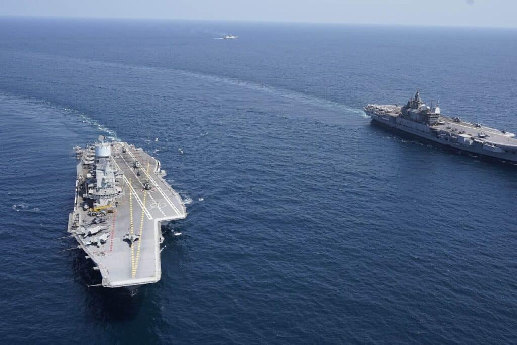 Les INS Vikrant et INS Vikramaditya en 2023