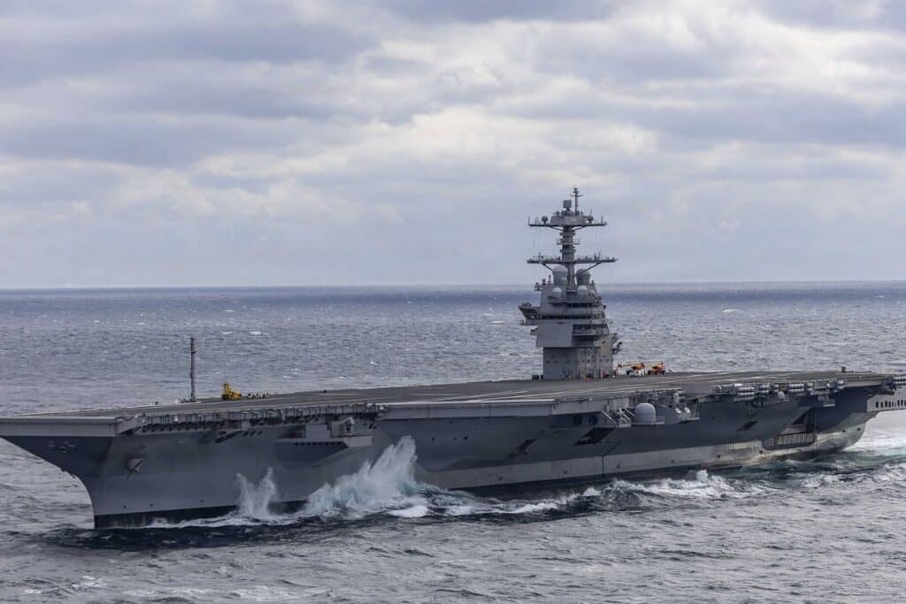 L'USS John F. Kennedy fait plus de 100 000 tonnes.