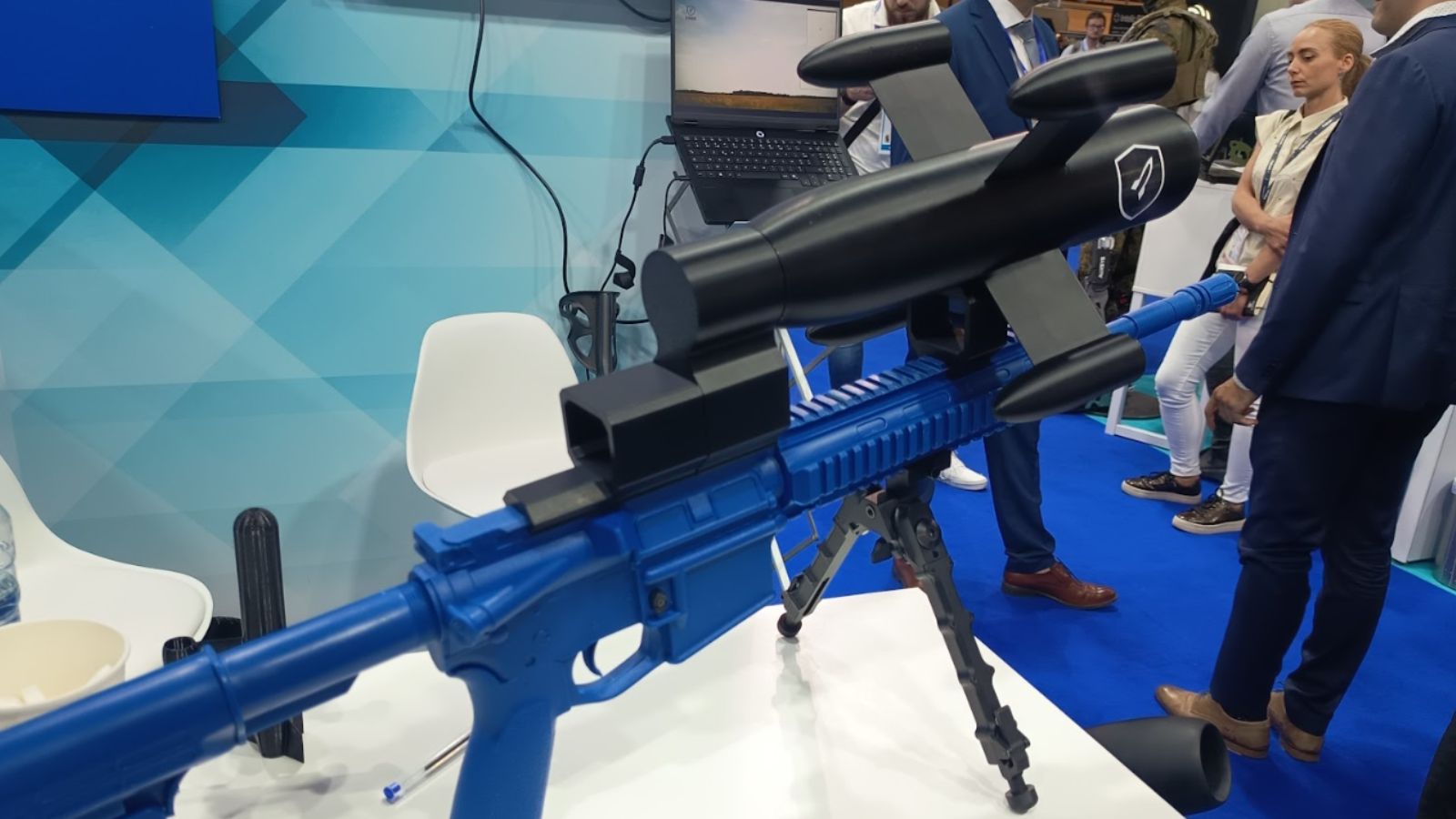 La France aura bientôt son premier fusil « tireur de drone d'interception » grâce à cette entreprise parisienne qui se veut l'égale du bouclier de Zeus : EGIDE