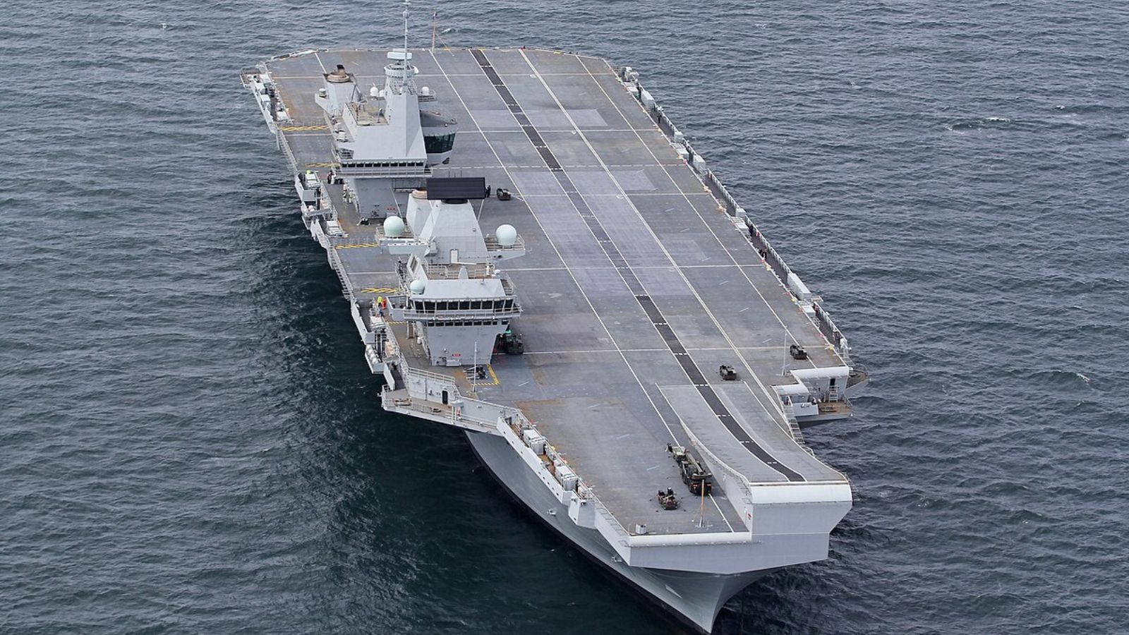 Le porte-avions Charles de Gaulles n'est pas le plus grand d'Europe mais outre sa propulsion nucléaire il a autre un avantage sur le HMS Queen Elizabeth